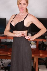 Hot Karups Mature Babe